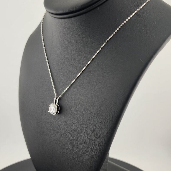 New 925 Silver White Gem Necklace – Classic & Eye-Catching Design - Picture 3 of 5